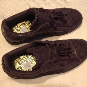 PUMA Suedes Maroon color
